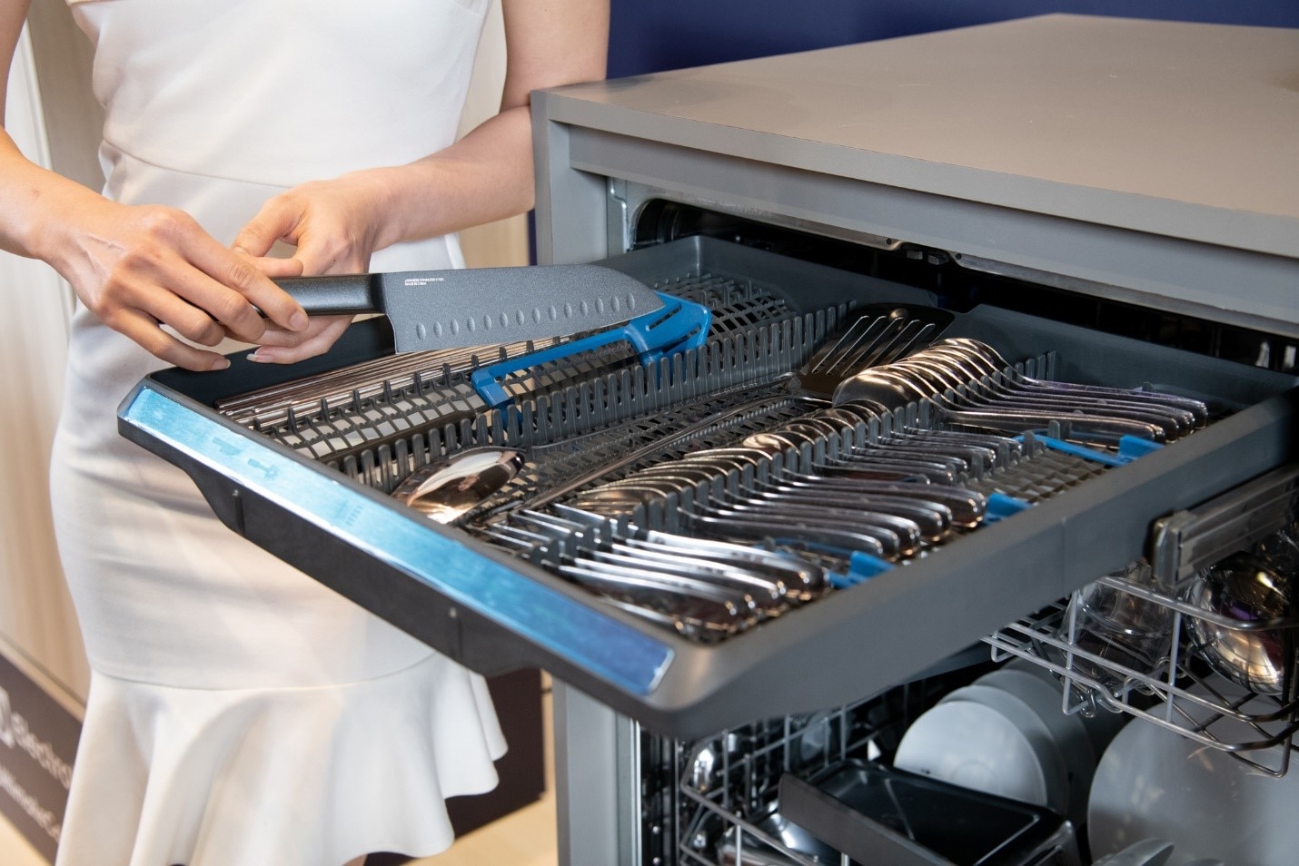 如何正確將待清洗餐具放入洗碗機