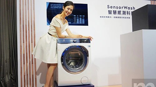 伊萊克斯在台引進極淨呵護系列滾筒洗衣機、洗脫烘衣機，清洗精緻衣物更直覺